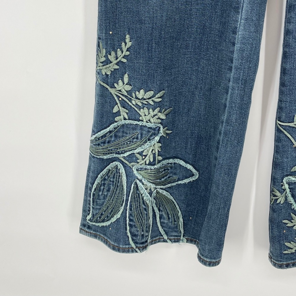 Chico's High Rise Flare Embroidered Floral Jeans Women's Size 14R Boho Festival - Picture 3 of 6